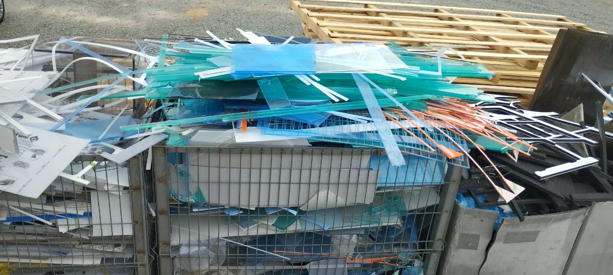 Ścinki, resztki płyt, arkusze oraz odpady produkcyjne i poprocesowe. 4