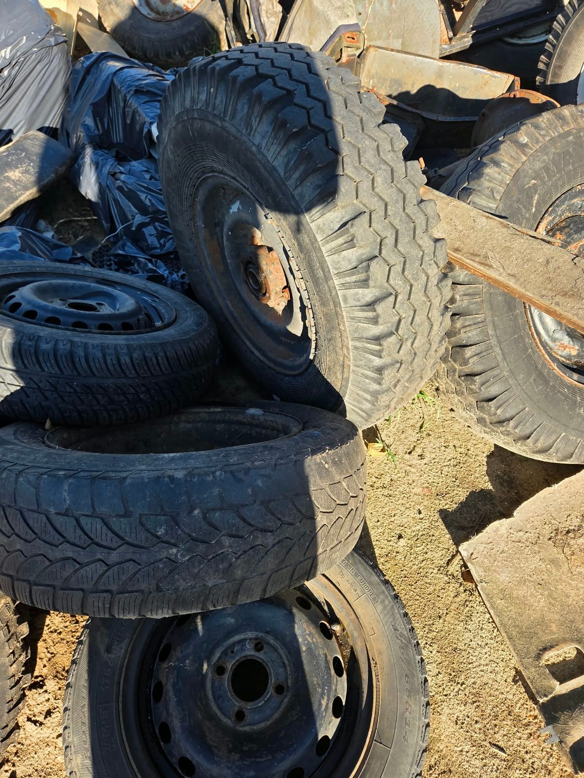 Całe koła 15 i 16 calowe na feldze stalowej. 2